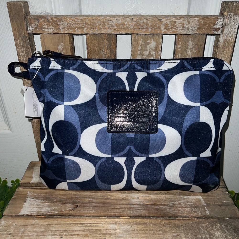 NWT foldable Coach tote with carrying pouch